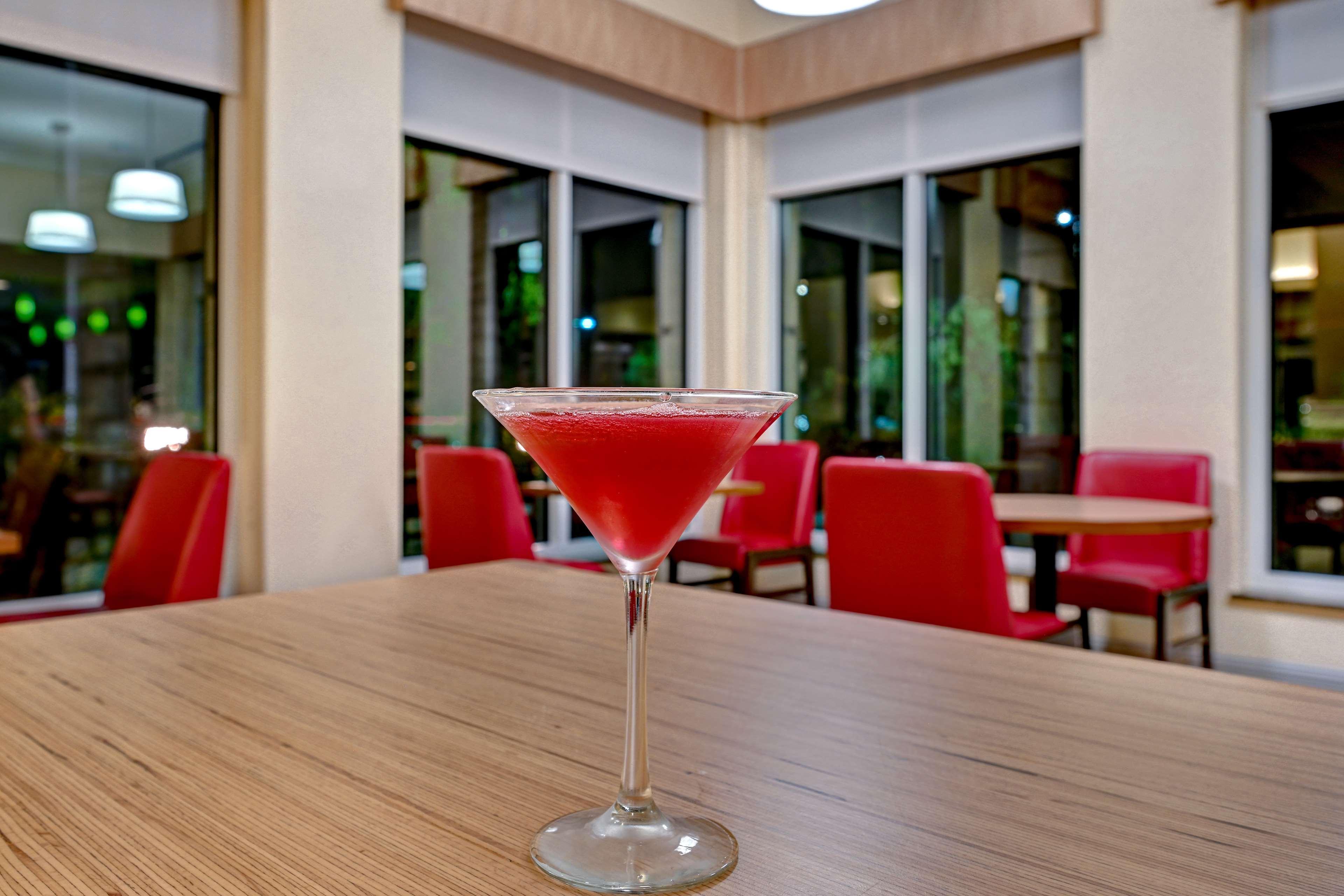 Hilton Garden Inn Сан-Бернардино Экстерьер фото